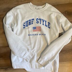Surf Style crewneck. Size small. White.